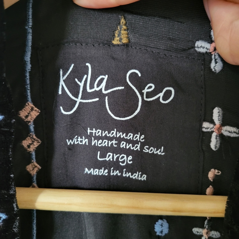 ANTHROPOLOGIE KYLA SEO Crushedd Velvet Embroidered Open Jacket - Picture 3 of 9